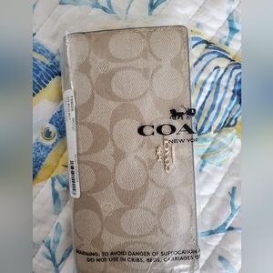 COACH wallet BNWT